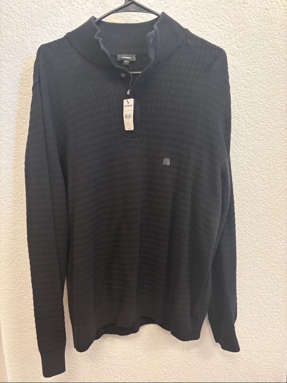 Express Men’s Black Half-Zip Textured knit Sweater size LARGE BNWT